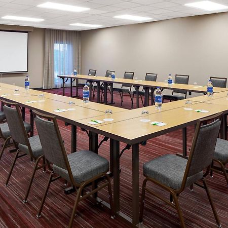 Courtyard By Marriott Pittsburgh Airport Hotel Coraopolis Екстериор снимка