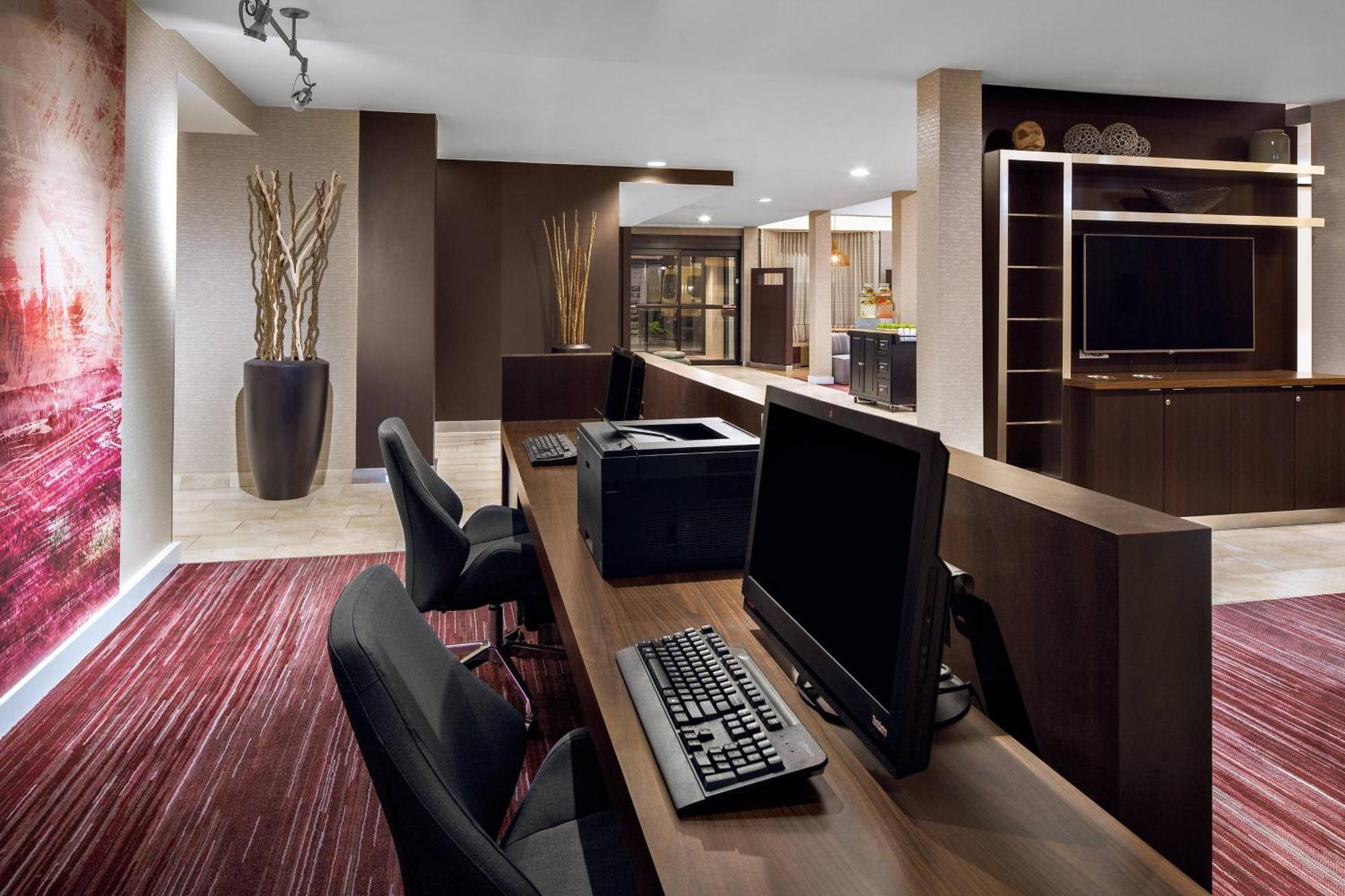 Courtyard By Marriott Pittsburgh Airport Hotel Coraopolis Екстериор снимка
