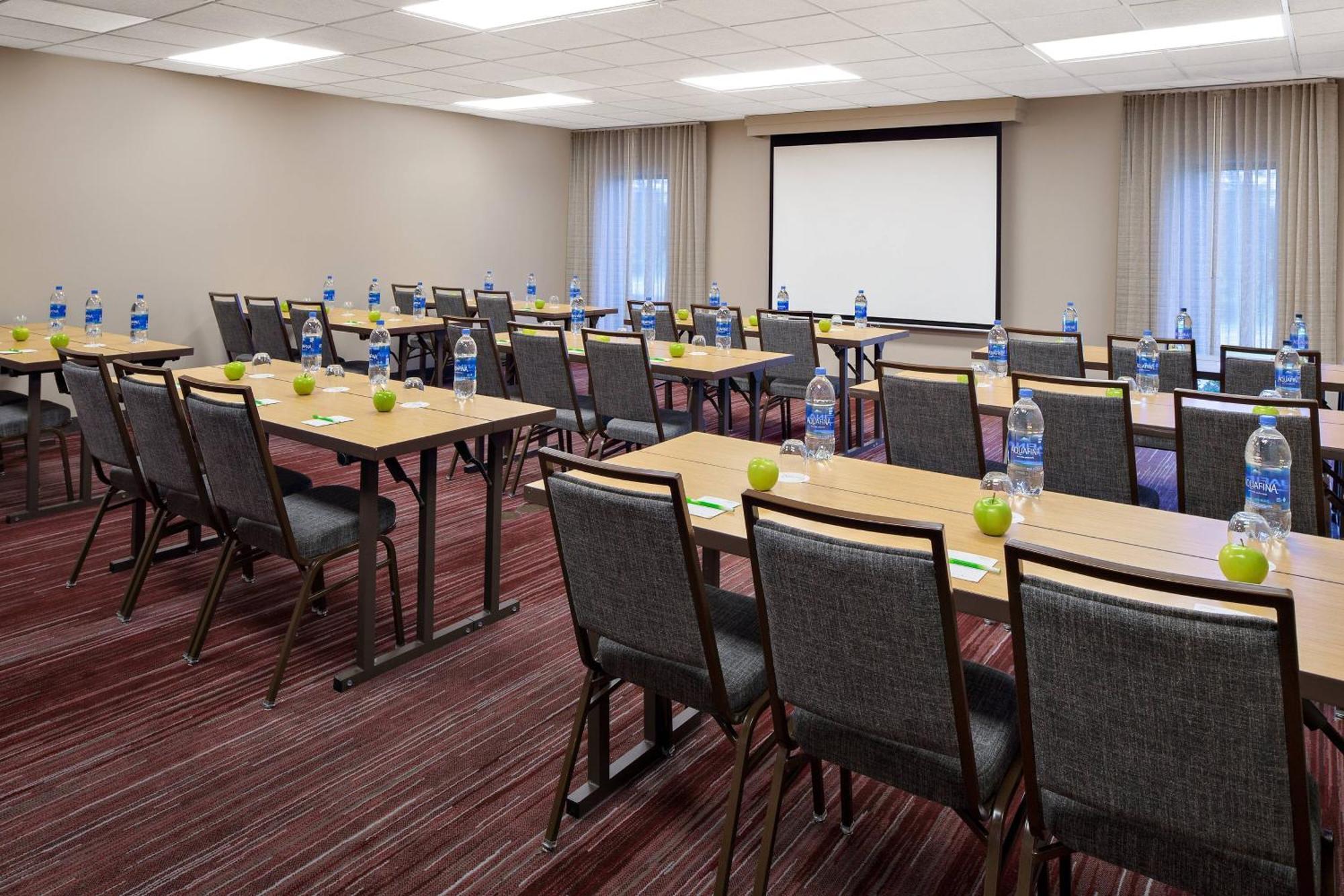 Courtyard By Marriott Pittsburgh Airport Hotel Coraopolis Екстериор снимка