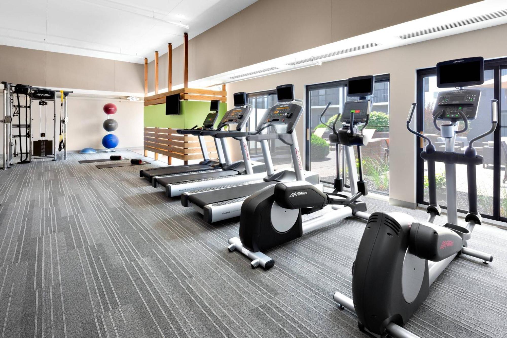 Courtyard By Marriott Pittsburgh Airport Hotel Coraopolis Екстериор снимка