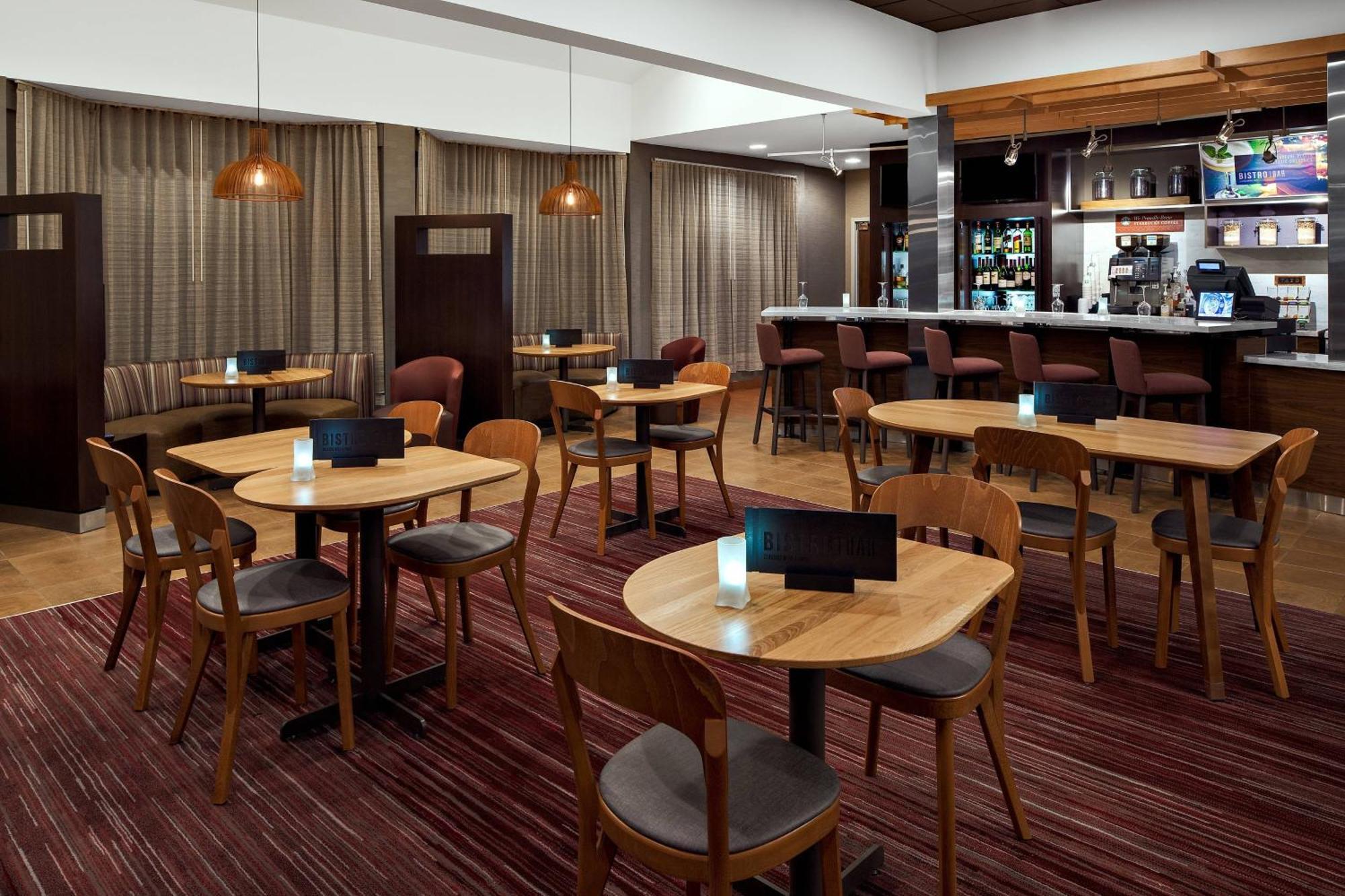 Courtyard By Marriott Pittsburgh Airport Hotel Coraopolis Екстериор снимка