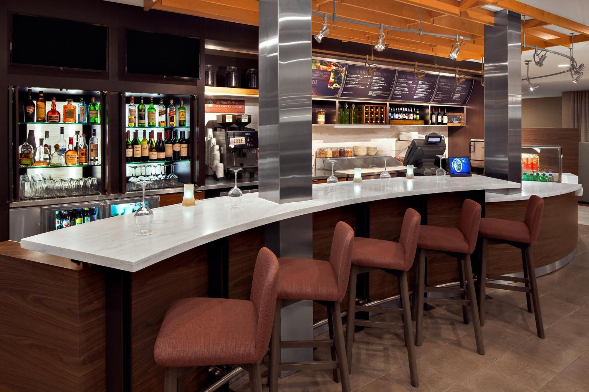 Courtyard By Marriott Pittsburgh Airport Hotel Coraopolis Екстериор снимка
