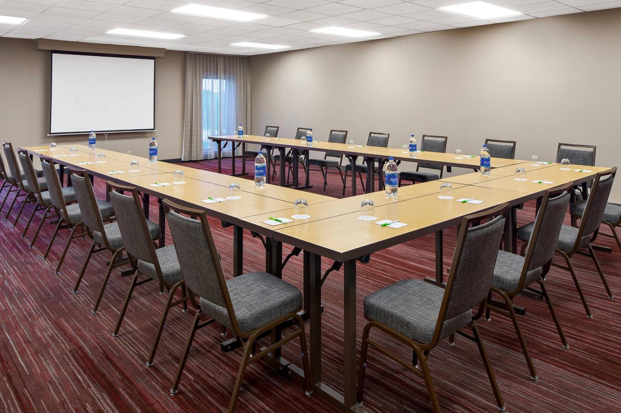 Courtyard By Marriott Pittsburgh Airport Hotel Coraopolis Екстериор снимка