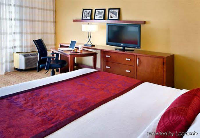 Courtyard By Marriott Pittsburgh Airport Hotel Coraopolis Екстериор снимка